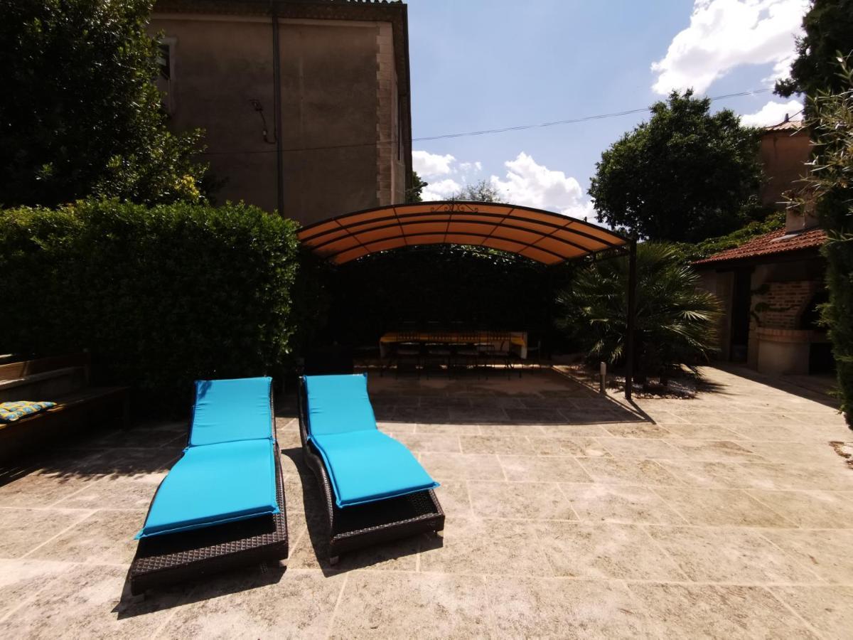 Les Chambres Du Lavoir Vert Tourbes Eksteriør billede